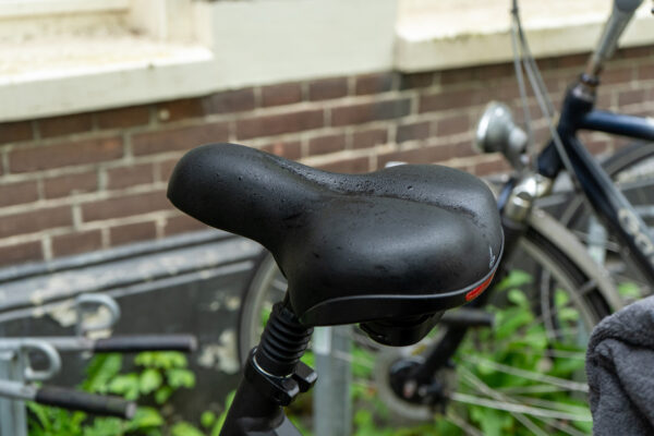 Voltano Fietszadel - Zwart - Stadszadel - Inclusief Zadelstrop - Afbeelding 6