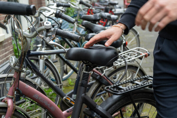 Voltano Fietszadel - Zwart - Stadszadel - Inclusief Zadelstrop - Afbeelding 5
