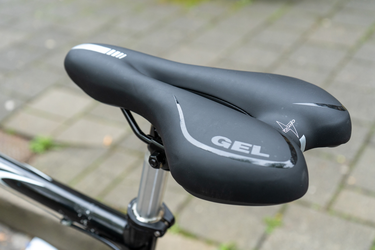 Voltano Gel Fietszadel Met Uitsparing - Zwart - Trekking - Incl. Zadelstrop - Unisex - Afbeelding 5