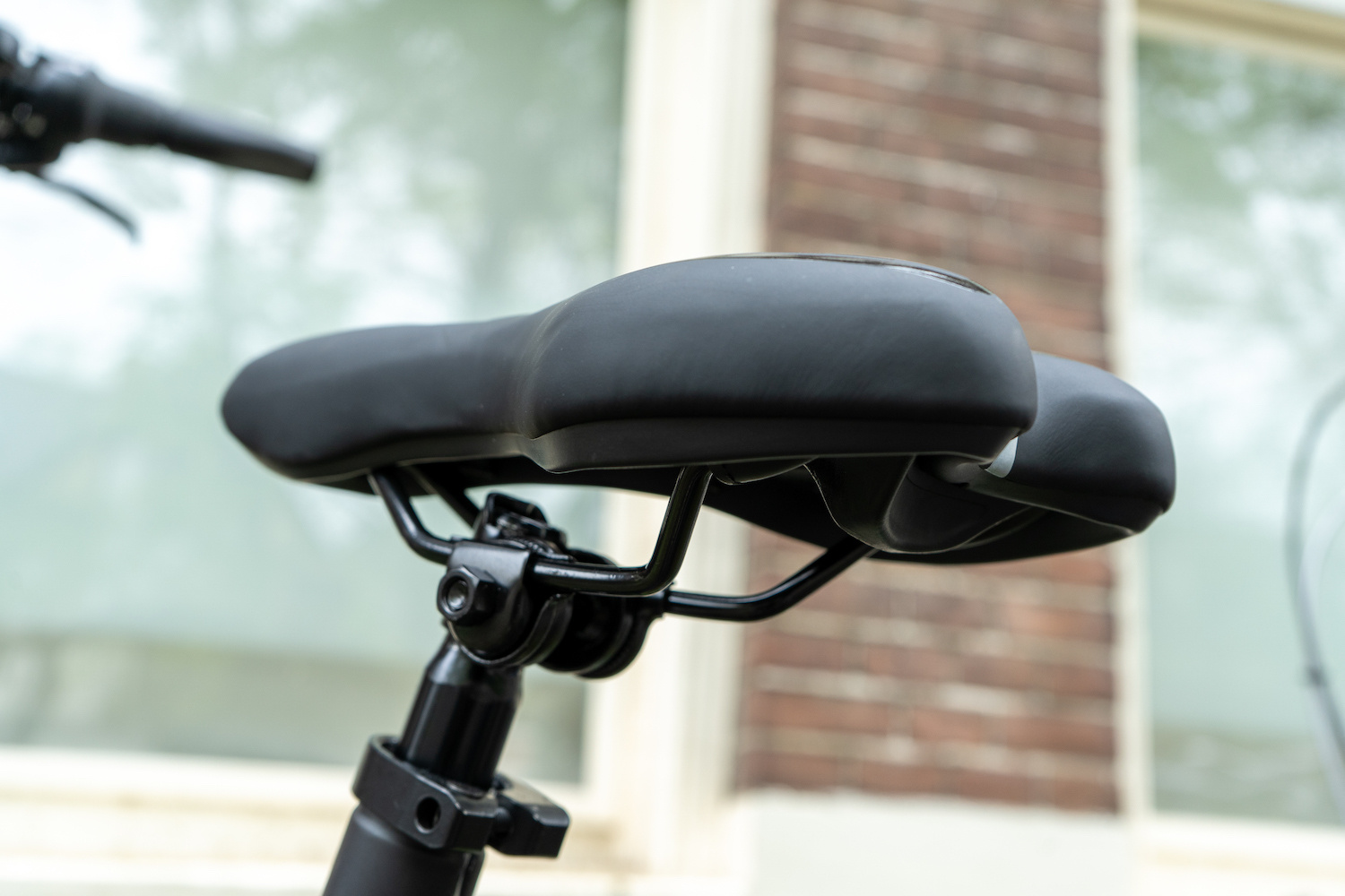 Voltano Gel Fietszadel Met Uitsparing - Zwart - Trekking - Incl. Zadelstrop - Unisex - Afbeelding 7