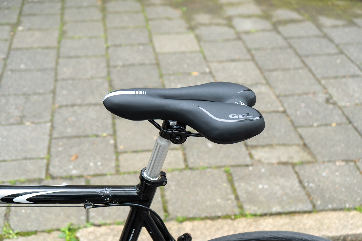 Voltano Gel Fietszadel Met Uitsparing - Zwart - Trekking - Incl. Zadelstrop - Unisex - Afbeelding 9