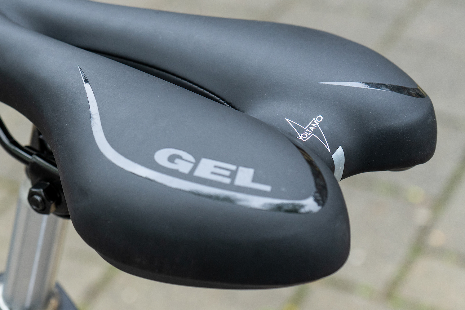 Voltano Gel Fietszadel Met Uitsparing - Zwart - Trekking - Incl. Zadelstrop - Unisex - Afbeelding 10