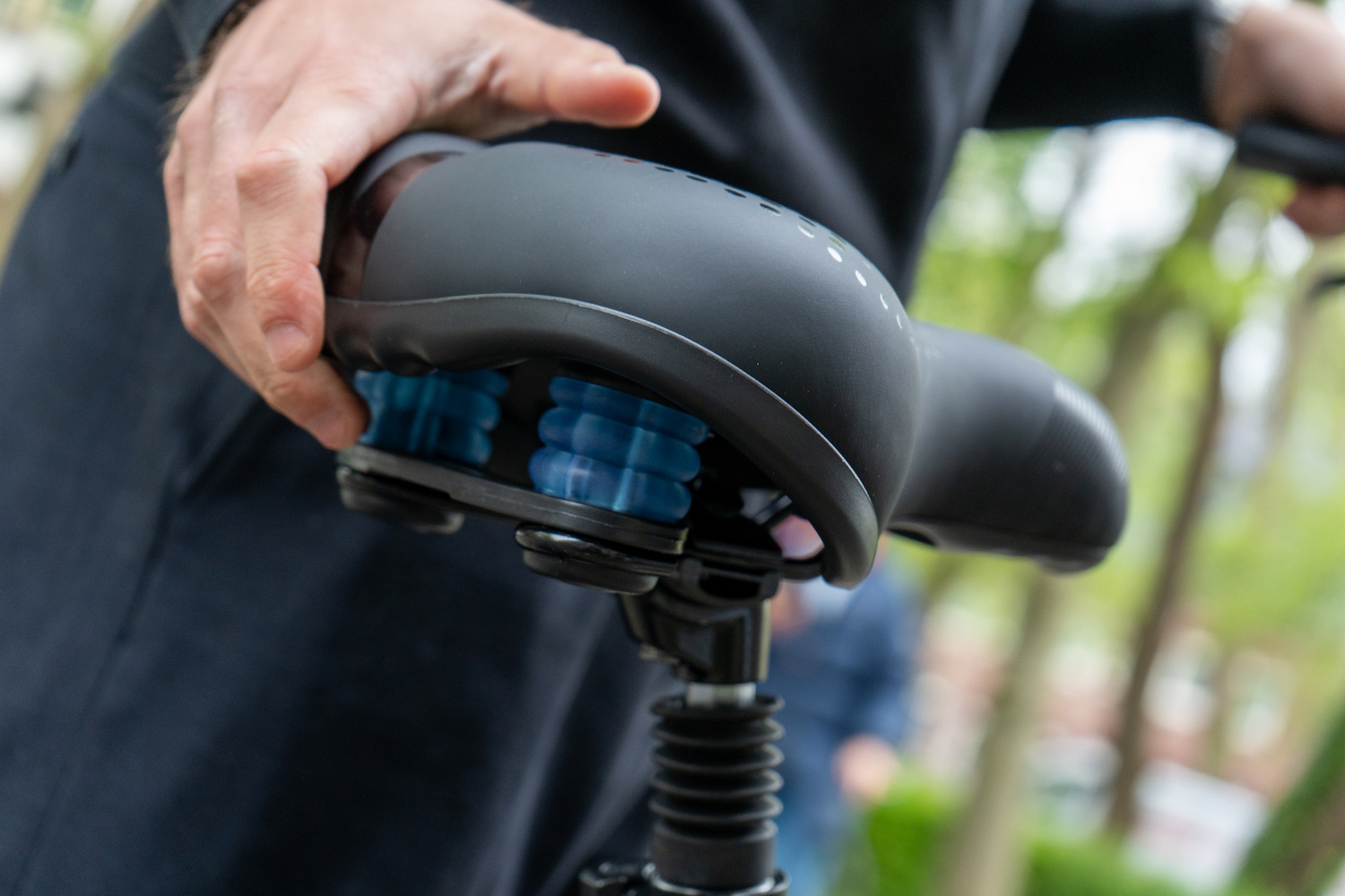 Voltano Pro Gel Fietszadel - Met Uitsparing - Zwart - Unisex - Afbeelding 6