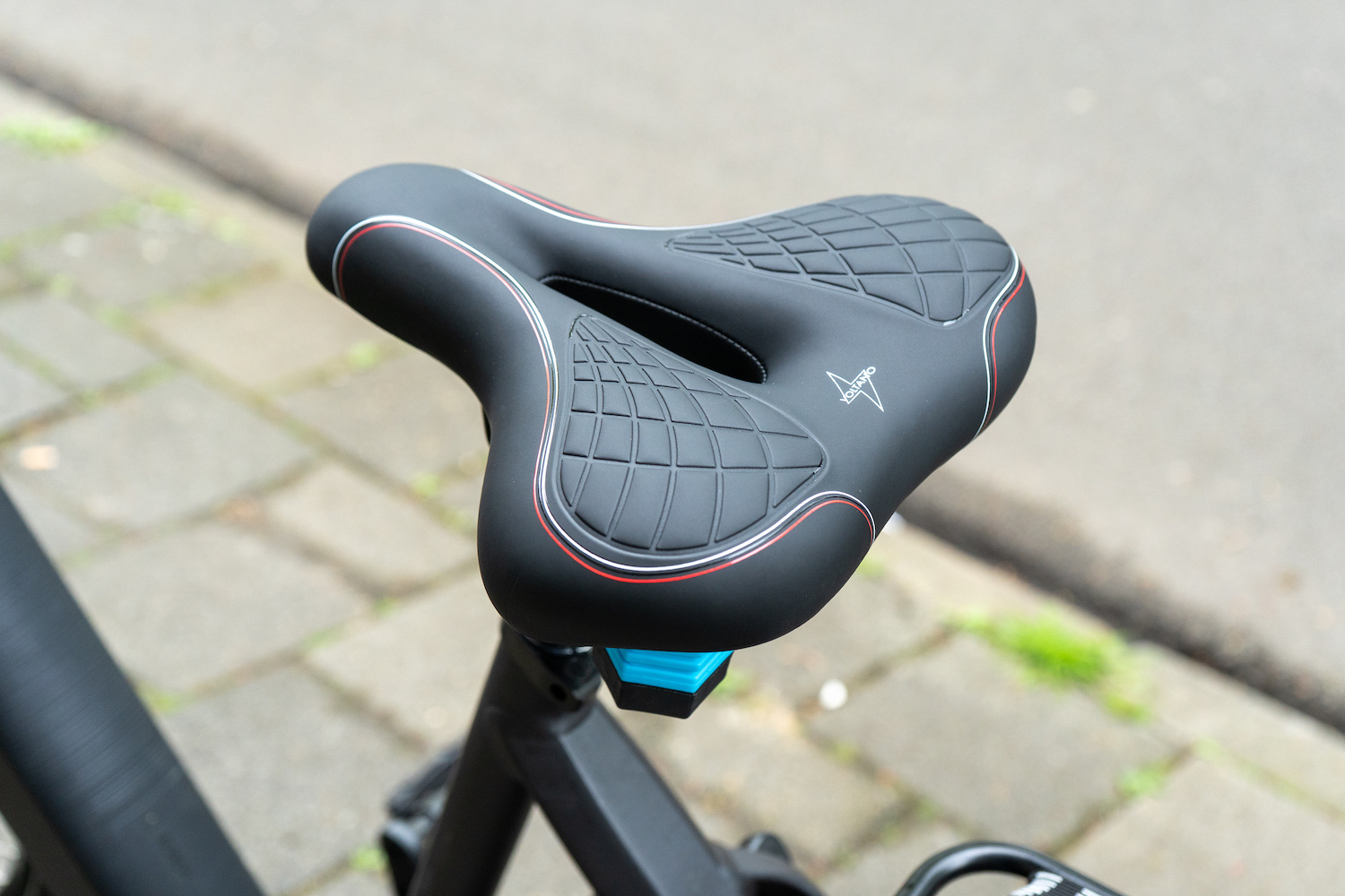 Voltano Zen Fietszadel Met Antislip Gelpads - Zwart / Rood - Afbeelding 5